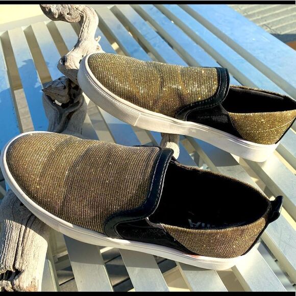👟MIA SPARKLY GOLD & BLACK LOAFERS in size 7. Excellent Condition! - Picture 3 of 6